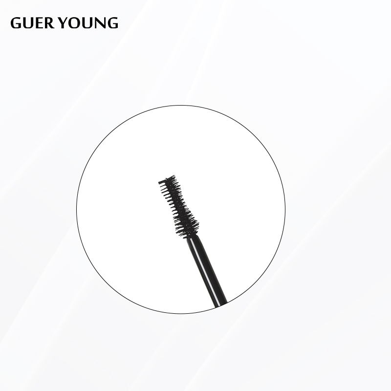 Kürbisförmige Mascara-Bürste für Volumen-Ergebnisse
